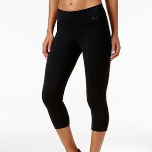 NWT NIKE TIGHT FIT CAPRIS